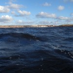 Vågor fotograferade från kajak 9 m/s